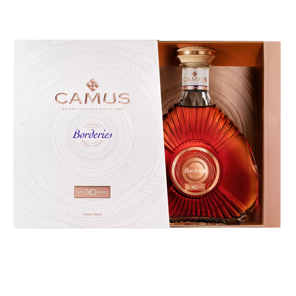 Купити Коньяк "Camus Cognac ХО Borderies Family Riserve " 0.7л 40% под.кор.(Франція ,ТМ "Сamus")