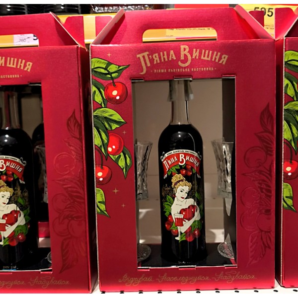 Купити Подарунковий набір Пьяна Вишня 0,5л в кор + 2 келихи